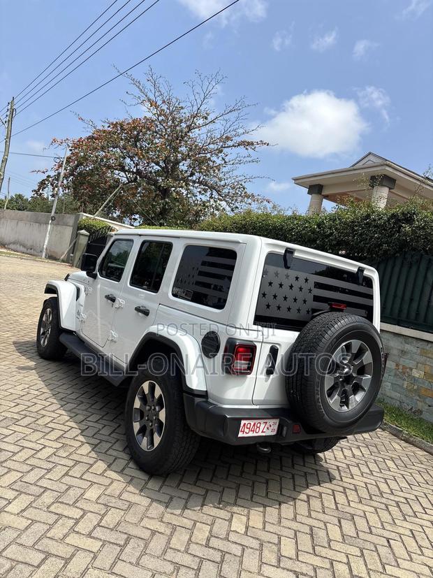 Jeep Wrangler Sahara 4 Door 4x4 2024 White photo 6