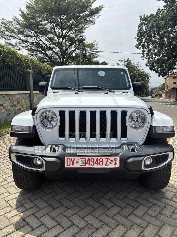 Jeep Wrangler Sahara 4 Door 4x4 2024 White