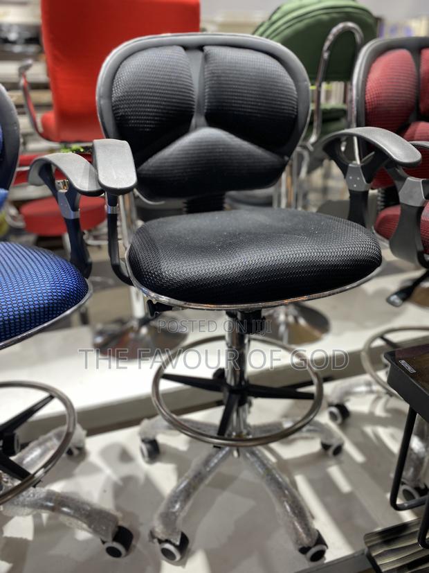 An Original and Colorful Counter Chair · Photo 2