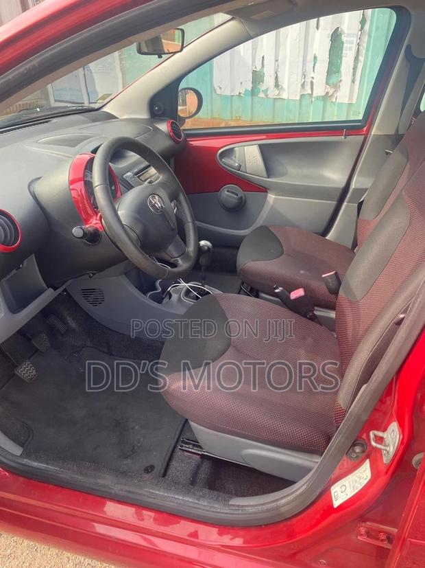 Toyota Aygo 1.0 5-Door 2010 Red