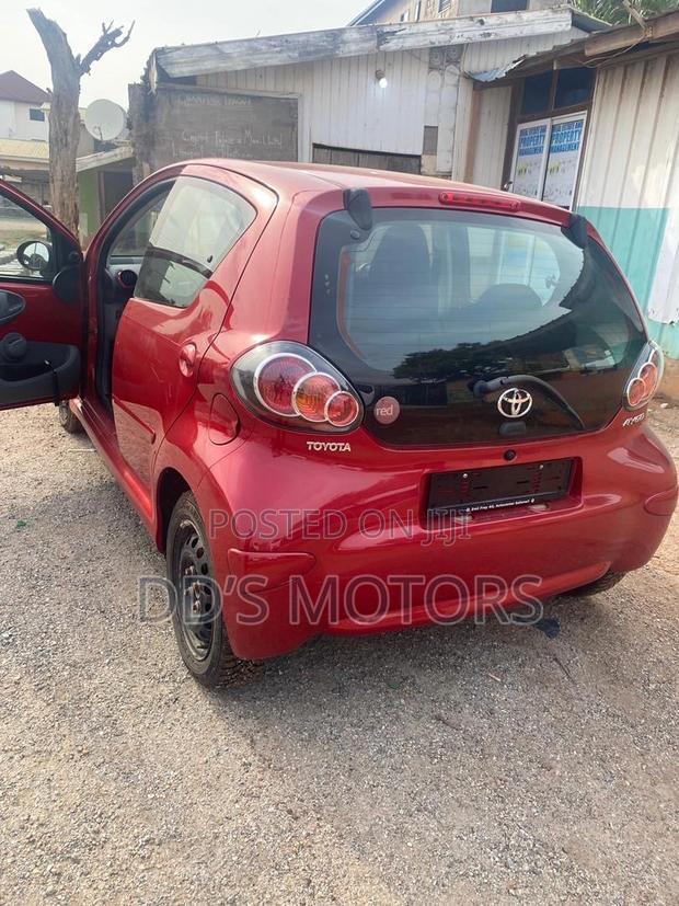 Toyota Aygo 1.0 5-Door 2010 Red