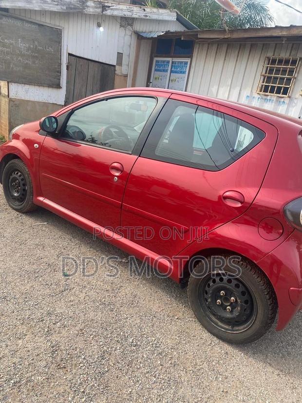Toyota Aygo 1.0 5-Door 2010 Red