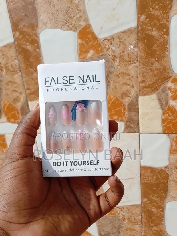 False Nails photo 2