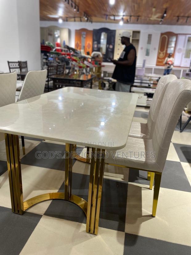 Modern and Classic 6 Seater Marble Dinning Set · Photo 4