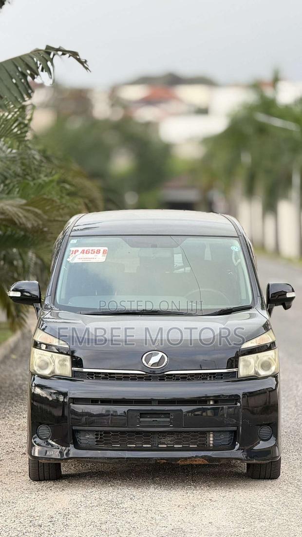 Toyota Voxy 2013 Black