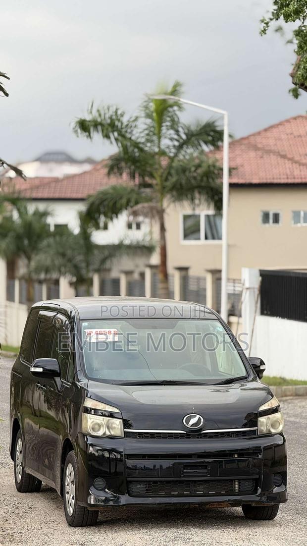 Toyota Voxy 2013 Black
