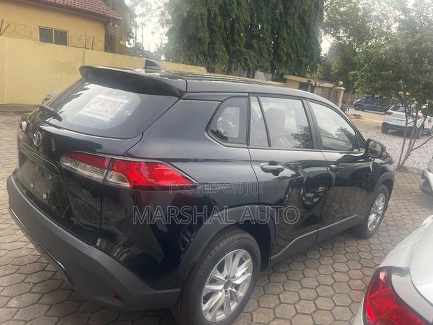 New Toyota Corolla Cross XLE 2025 Black photo 3
