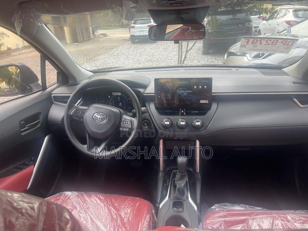 New Toyota Corolla Cross XLE 2025 Black photo 9