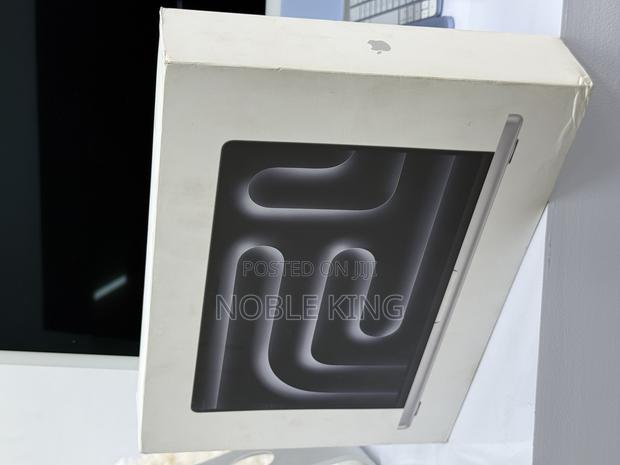 New Laptop Apple Macbook Pro 2025 M5 14-Inch 24GB Apple M5 SSD 1T