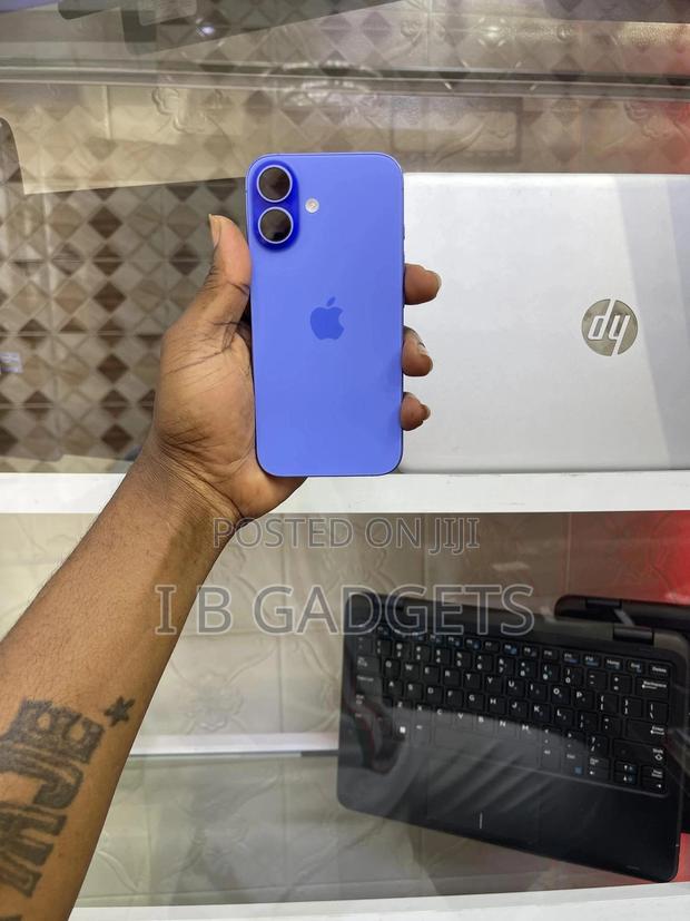 Apple iPhone 16 128 GB Blue · Photo 3