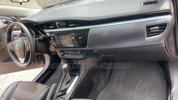 Toyota Corolla L (1.8L 4cyl 2A) 2018 Black