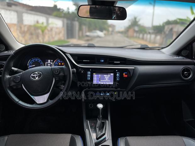 Toyota Corolla SE (1.8L 4cyl 2A) 2018 Red