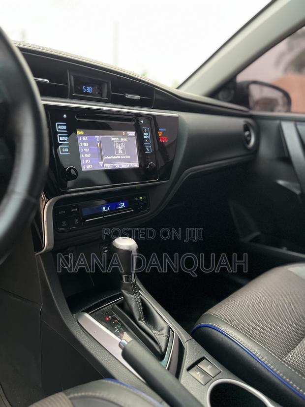 Toyota Corolla SE (1.8L 4cyl 2A) 2018 Red