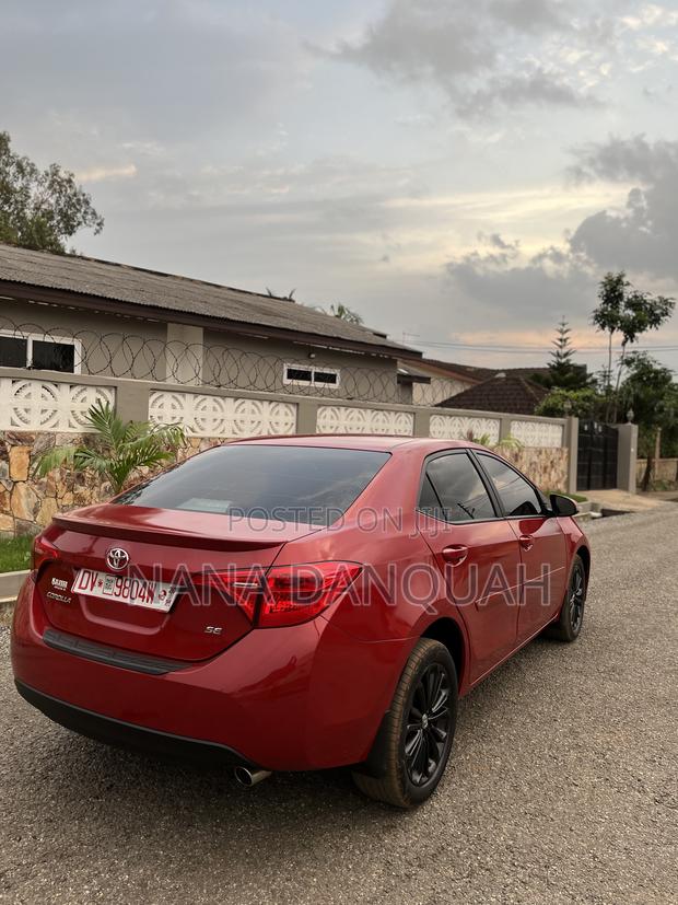 Toyota Corolla SE (1.8L 4cyl 2A) 2018 Red