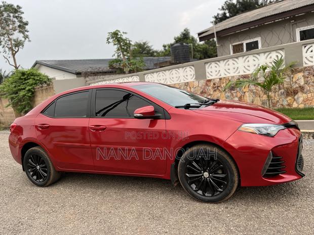 Toyota Corolla SE (1.8L 4cyl 2A) 2018 Red