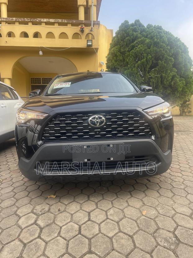 New Toyota Corolla Cross XLE 2025 Black