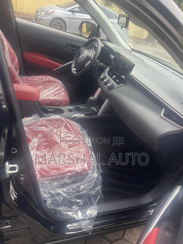 New Toyota Corolla Cross XLE 2025 Black photo 11