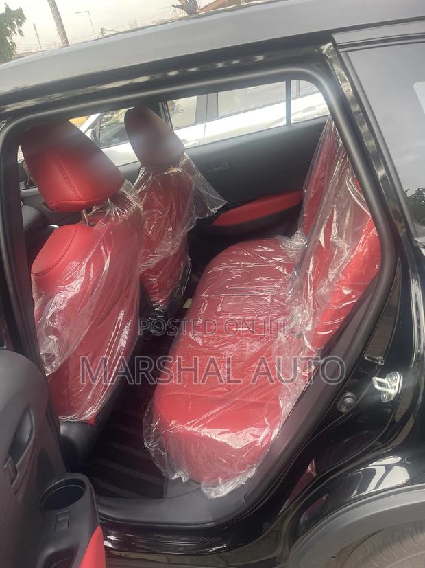 New Toyota Corolla Cross XLE 2025 Black photo 8