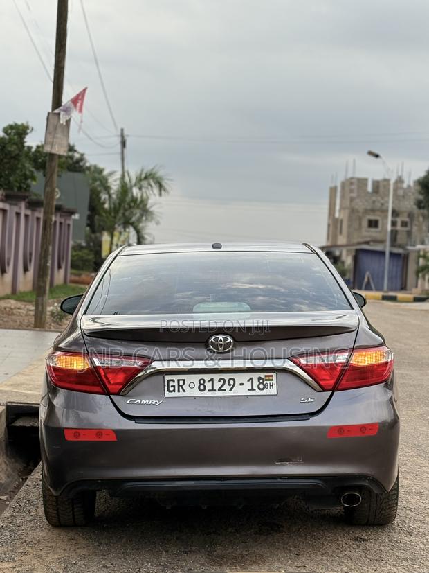 Toyota Camry SE 4dr Sedan (2.5L 4cyl 6A) 2017 Gray