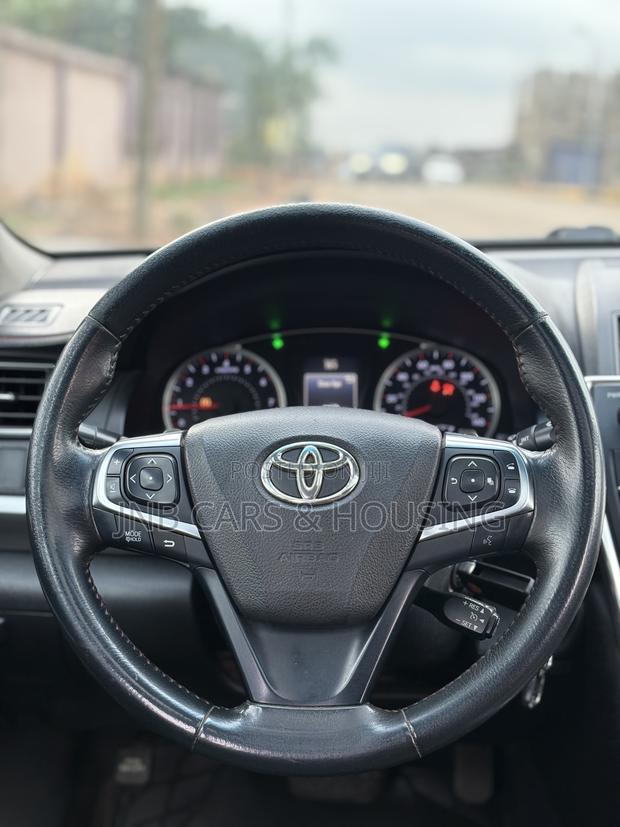 Toyota Camry SE 4dr Sedan (2.5L 4cyl 6A) 2017 Gray