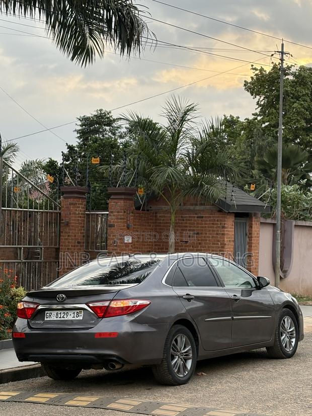 Toyota Camry SE 4dr Sedan (2.5L 4cyl 6A) 2017 Gray