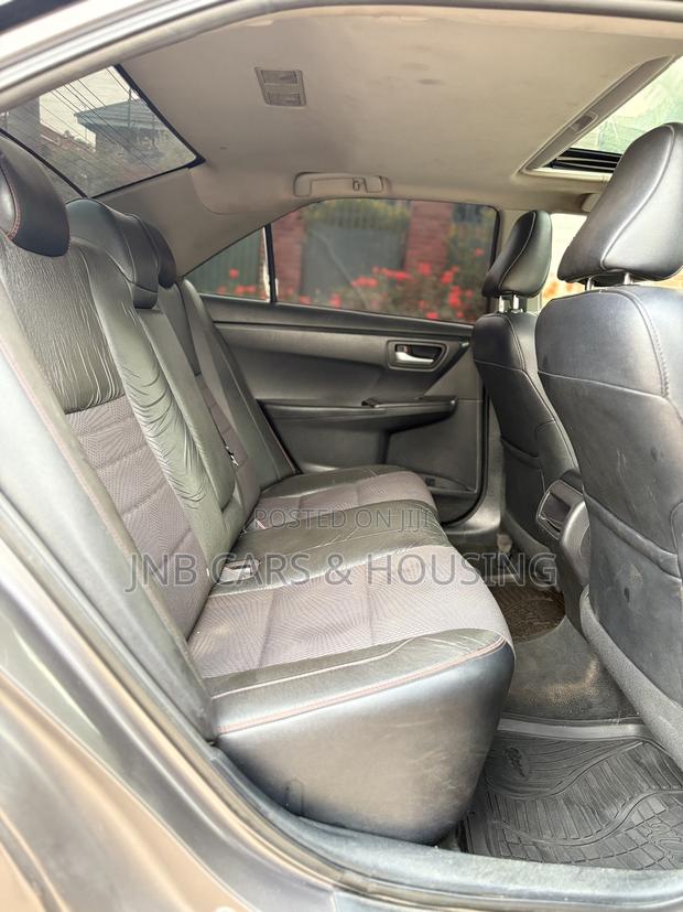 Toyota Camry SE 4dr Sedan (2.5L 4cyl 6A) 2017 Gray