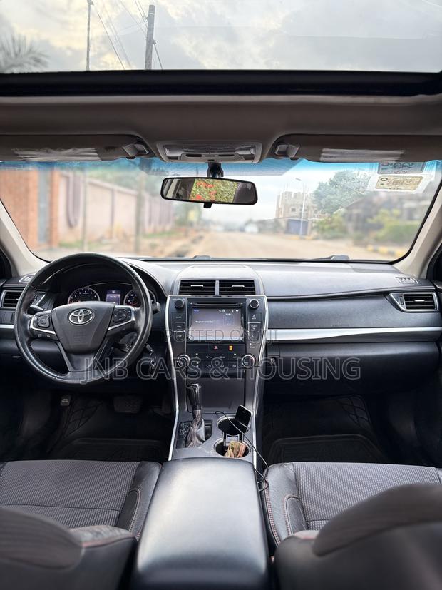 Toyota Camry SE 4dr Sedan (2.5L 4cyl 6A) 2017 Gray