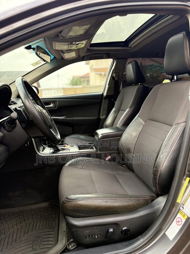 Toyota Camry SE 4dr Sedan (2.5L 4cyl 6A) 2017 Gray