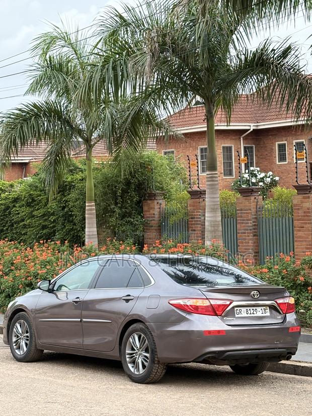 Toyota Camry SE 4dr Sedan (2.5L 4cyl 6A) 2017 Gray