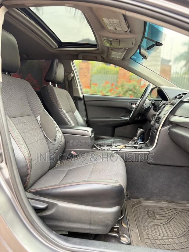 Toyota Camry SE 4dr Sedan (2.5L 4cyl 6A) 2017 Gray