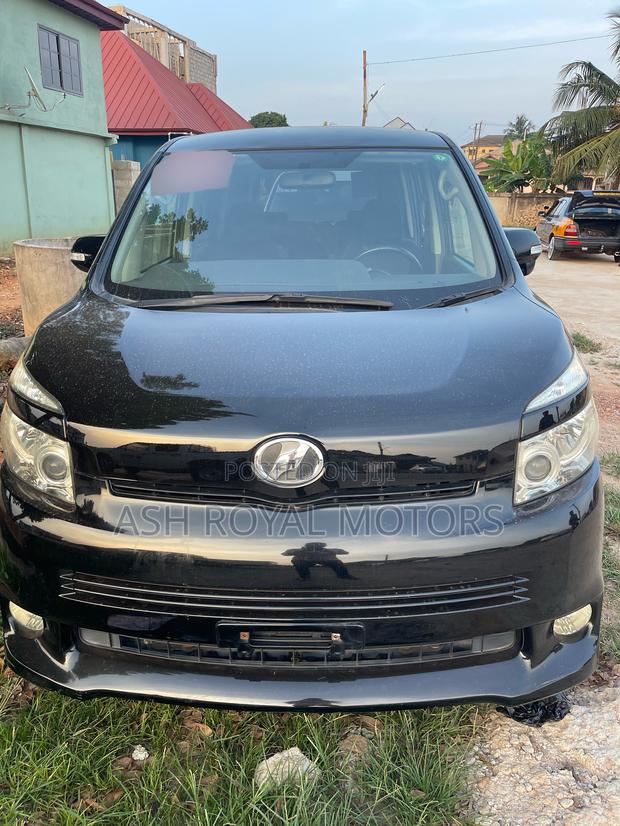 Toyota Voxy 2013 Black