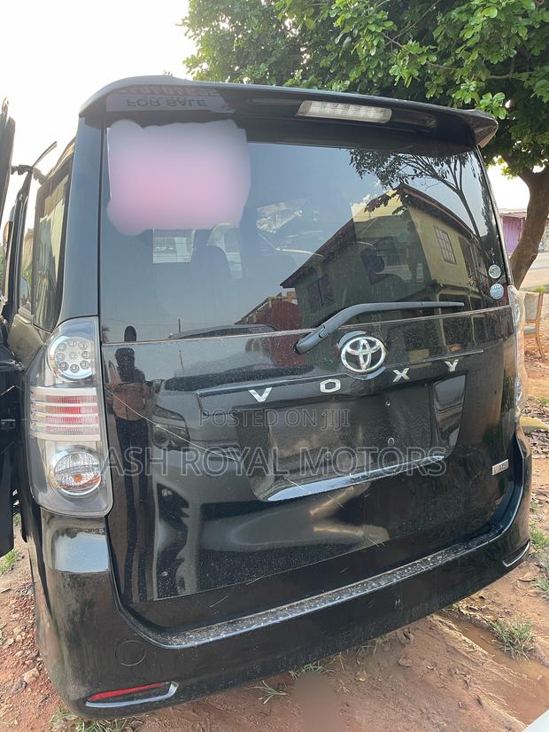 Toyota Voxy 2013 Black