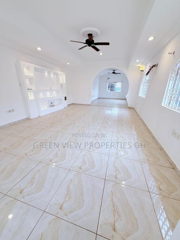 6bdrm Duplex in Kwabenya for rent photo 3