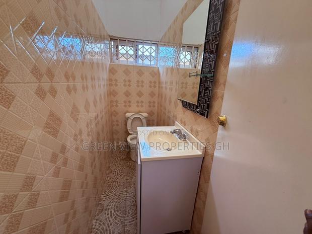 6bdrm Duplex in Kwabenya for rent photo 4