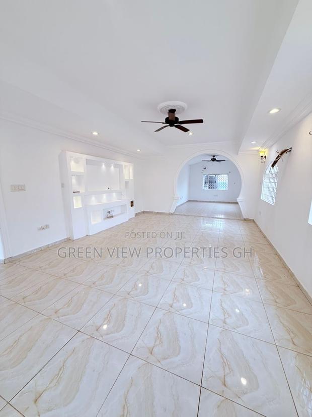 6bdrm Duplex in Kwabenya for rent photo 14