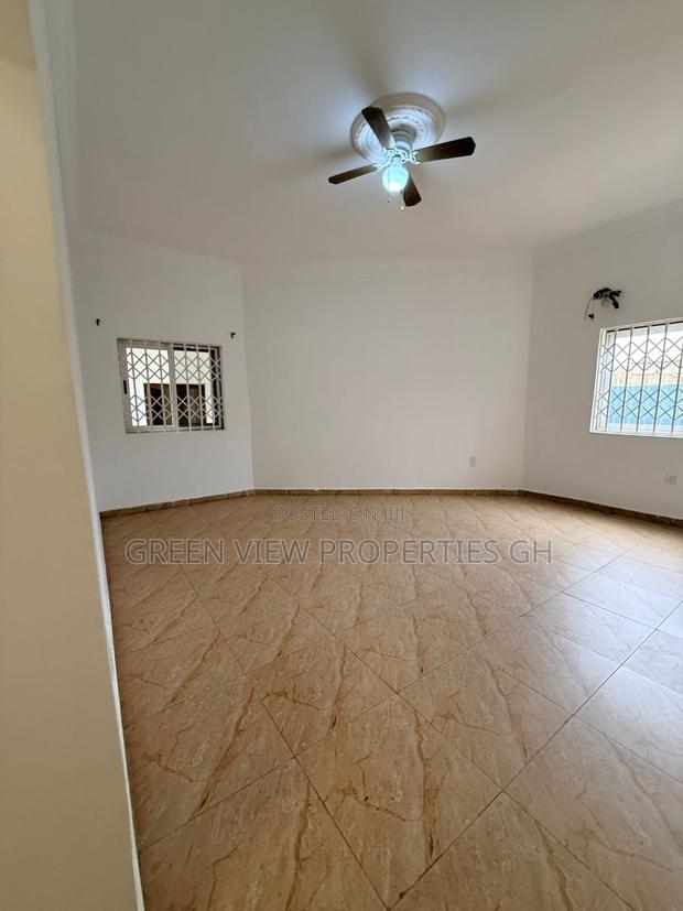 6bdrm Duplex in Kwabenya for rent photo 10