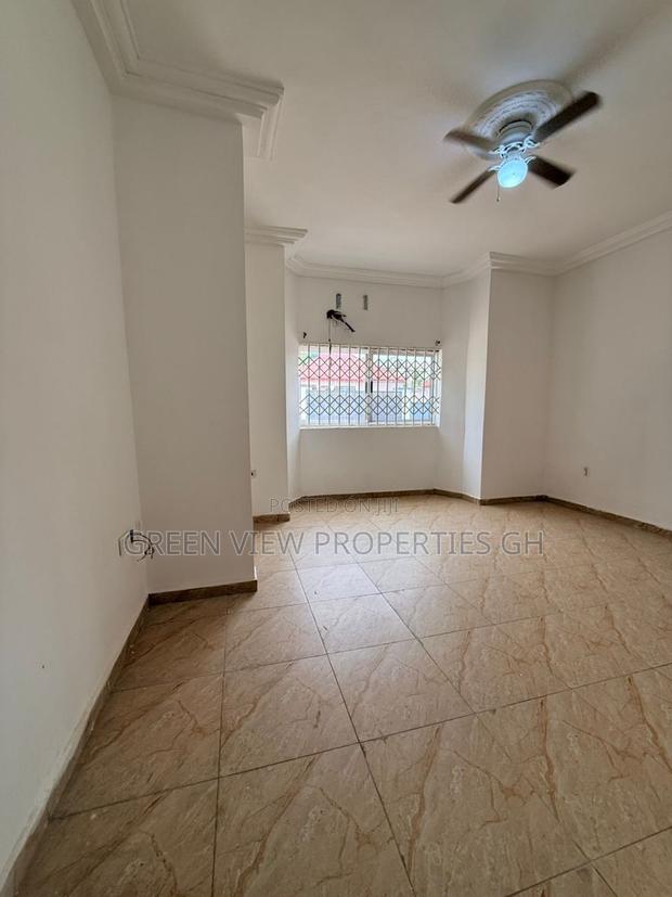 6bdrm Duplex in Kwabenya for rent photo 11