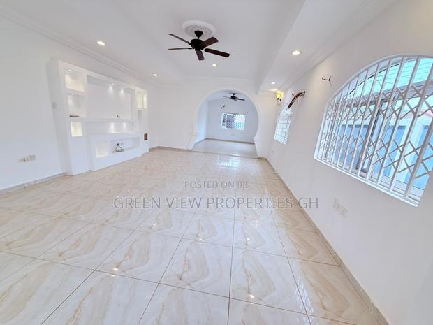 6bdrm Duplex in Kwabenya for rent photo 13