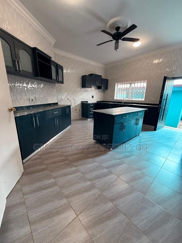 6bdrm Duplex in Kwabenya for rent photo 5