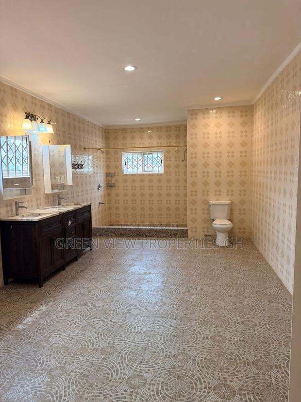 6bdrm Duplex in Kwabenya for rent photo 6