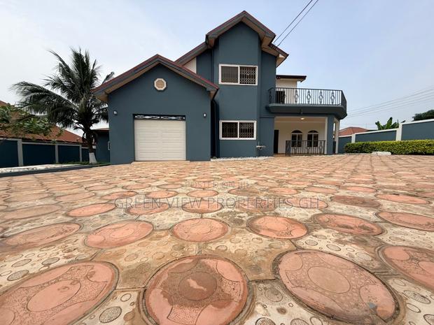6bdrm Duplex in Kwabenya for rent photo 2