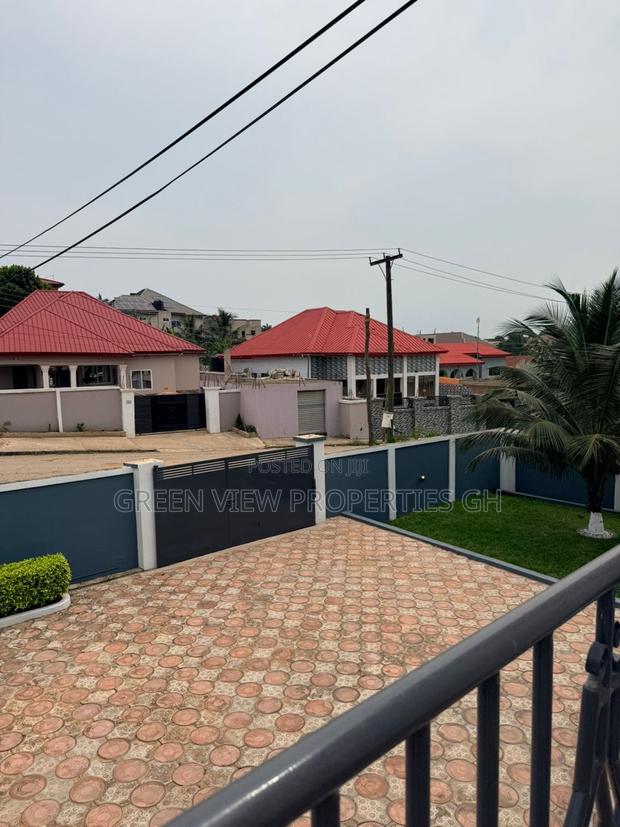 6bdrm Duplex in Kwabenya for rent photo 9