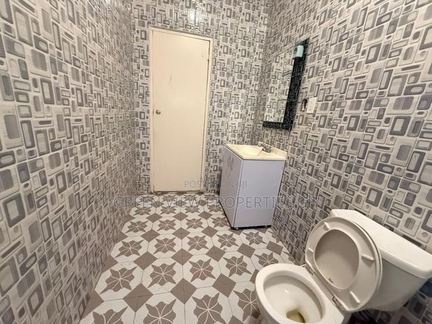 6bdrm Duplex in Kwabenya for rent photo 12