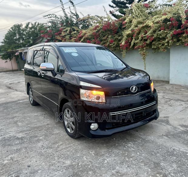 Toyota Voxy 2011 Black photo 2