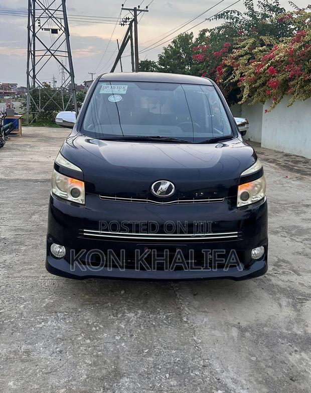 Toyota Voxy 2011 Black