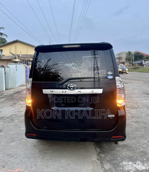 Toyota Voxy 2011 Black photo 3
