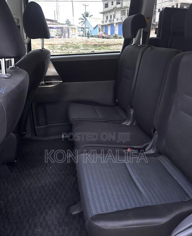 Toyota Voxy 2011 Black photo 8
