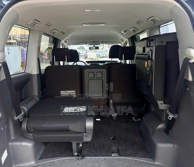 Toyota Voxy 2011 Black photo 10