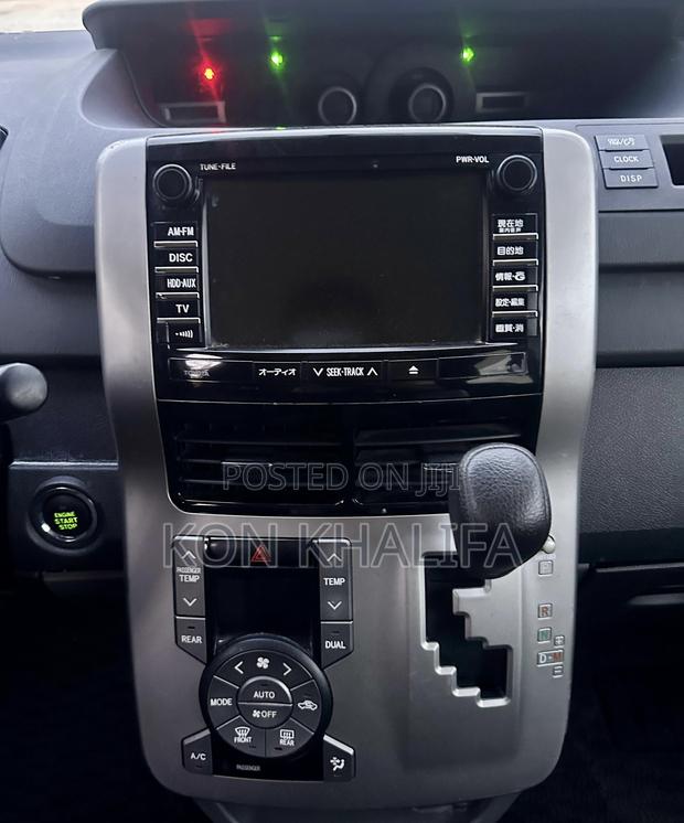 Toyota Voxy 2011 Black photo 12
