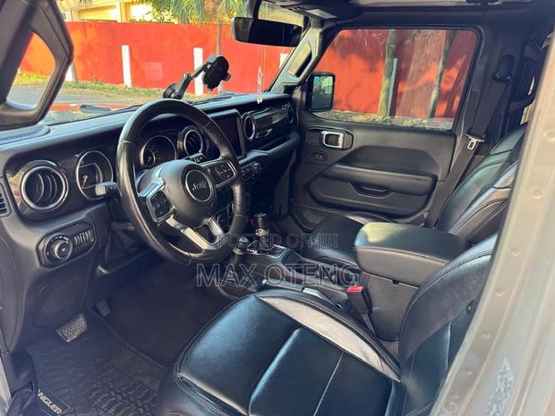 Jeep Wrangler 2021 Gray photo 3